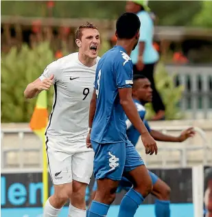  ?? PHOTOTEK ?? New Zealand striker Chris Wood appeals after copping an elbow in the back in their opening OFC Nations Cup match against Fiji in Port Moresby yesterday. The All Whites won 3-1.