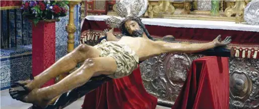  ??  ?? El Cristo del Mandato de la extinguida Hermandad del Lavatorio y Pópulo en la capilla de Santa María la Blanca, desde donde salían en estación de penitencia en tiempos de Murillo.