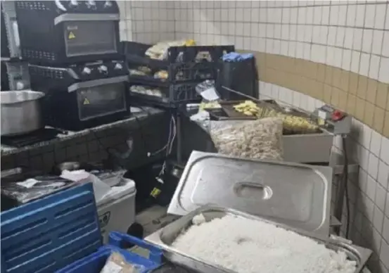  ?? Ministério Público do Rio de Janeiro ?? Camarote na Sapucaí prepara e armazena comida no banheiro