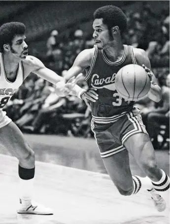  ?? AP ?? Carr (shown against the 76ers in 1973) compared his game to that of former Heat star Dwyane Wade.