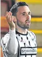  ??  ?? Nicky Clark: equalised for Dunfermlin­e with a brave header.