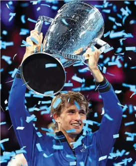  ?? GETTY IMAGES ?? Smart Alex: Zverev lifts the Laver Cup for Team Europe