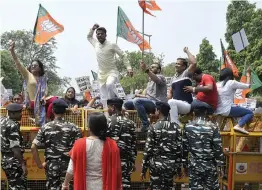  ?? — BUNNY SMITH ?? BJP workers protest against political killings in West Bengal outside the Trinamul Congress office in New Delhi on Friday.