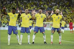  ?? FOTO: GETTY ?? Uno de los bailes
con los que Brasil celebró los goles ante Corea del Sur