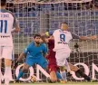  ??  ?? ROMA-INTER 1-3● 26 AGOSTO 2017Due reti di Icardi: qui (2o) riceve spalle alla porta e fulmina Alisson