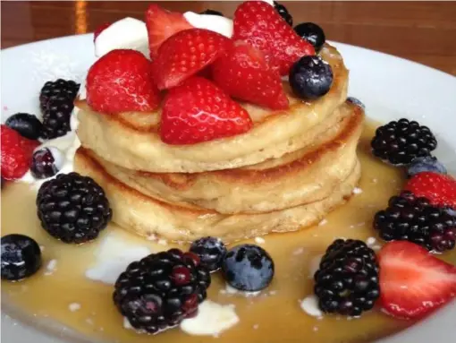  ??  ?? American pancakes covered in strawberri­es, blackberri­es and blueberrie­s