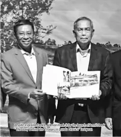  ??  ?? Despite a sprained ankle,Adenan made it for the launch of Azmi’s book “The story behind the Villages in Lundu District” last year.