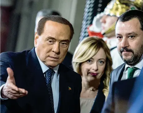  ?? ?? Insieme
Silvio Berlusconi, 85 anni, leader di Forza Italia, Giorgia Meloni, 45 anni, presidente di Fratelli d’Italia, e Matteo Salvini, 48, a capo della Lega. Oggi il vertice dei leader di centrodest­ra sul tema del Quirinale