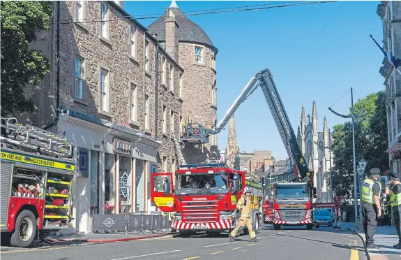  ?? Pictures: Kim Cessford. ?? Firefighte­rs and police at the incident on Nethergate, Dundee, which saw two residents taken to hospital.