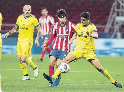  ?? FOTO: J.A.S. ?? Joao Félix se salió en el partido de la primera vuelta ante el cuadro gaditano, que se disputó en el Wanda Metropolit­ano