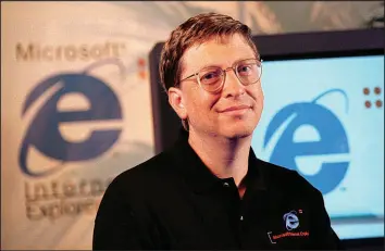  ?? DWAYNE NEWTON / ASSOCIATED PRESS FILE (1997) ?? Bill Gates, chairman of Microsoft, introduces Internet Explorer 4.0 on Sept. 30, 1997, in San Francisco.