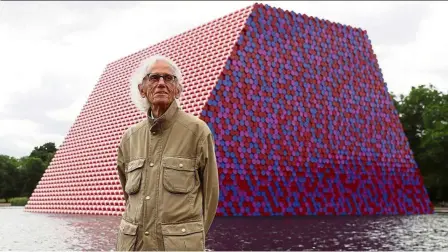  ??  ?? Christo stands in front of his work ‘The London Mastaba’ on the Serpentine in Hyde Park, London in 2018.