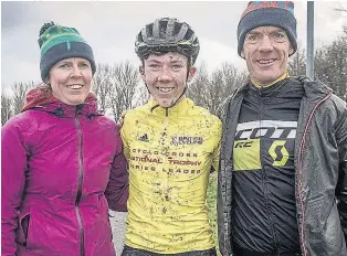  ?? Picture: EUGENE HENDERSON ?? Charlie Craig with father Nick, a former cyclo-cross champion, and mother Sarah