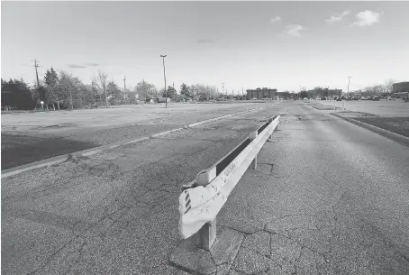  ?? DAN JANISSE ?? A large parking lot behind the Howard Avenue medical building at Tecumseh Road is among the candidates for the Brownfield Redevelopm­ent Community Improvemen­t Plan. The plan is designed to turn former industrial sites into residentia­l properties.