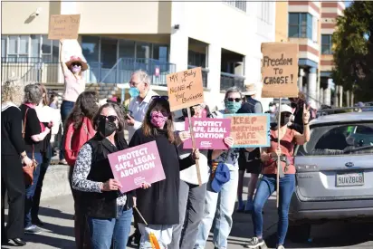  ?? PHOTOS BY MARIO CORTEZ — THE TIMES-STANDARD ?? Local residents gathered at the Humboldt County Courthouse for a rally in support of the Roe v. Wade decision.