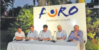  ?? ?? En 2012, la dupla Efraín Alegre (ahora potencial rival de Peña) y Rafael Filizzola realizaron un foro con empresario­s, del que participó un joven –y aún liberal– Santiago Peña.