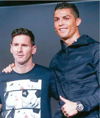  ??  ?? Messi e Ronaldo são pagos de forma principesc­a