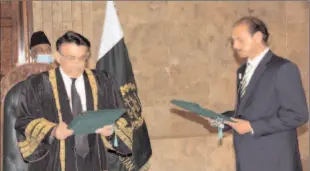  ??  ?? ISLAMABAD
Justice Umar Ata Bandial, Acting Chief Justice of Pakistan administer­ing the oath of office to Muhammad Ajmal Gondal, as Auditor General of Pakistan. -APP
