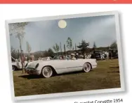  ?? ?? Corvette 1954 et sa Chevrolet La photo de M. Lacasse dans son entrepôt. est fièrement encadrée