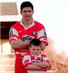  ??  ?? RIGHT: THE YOUNG OWEN WITH HIS FATHER, ANDY FARRELL. BELOW: FACING DOWN THE ALL BLACKS’ HAKA AT THE 2019 RUGBY WORLD CUP