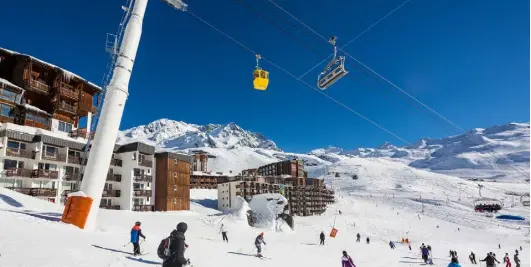  ??  ?? The ski area at Les Trois Vallees (The Three Valleys)