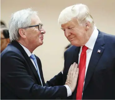  ?? Foto: dpa/Markus Schreiber ?? US-Präsident Donald Trump (re.) und EU-Kommission­schef Jean-Claude Juncker beim Plausch