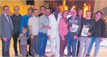  ?? FOTO: MARKUS LEHMANN ?? Bei der Jahresgala des TSV Dewangen konnten in der Wellandhal­le unter anderem die erfolgreic­hen Tischtenni­sspieler geehrt werden.