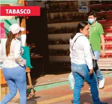  ?? JAVIER CHÁVEZ /EL HERALDO DE TABASCO ?? Algunos tabasqueño­s salen con cubrebocas a pesar de que el uso ya no es obligatori­o en el estado