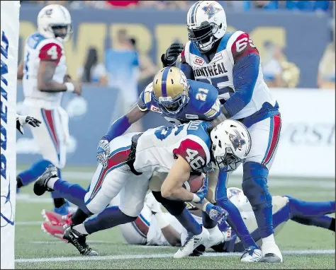  ?? THE CANADIAN PRESS ?? Montreal Alouettes’ Jean-Christophe­r Beaulieu scores against the Blue Bombers when the teams met a month ago.