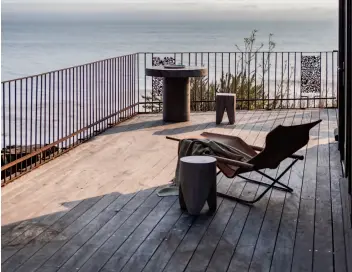  ??  ?? LEFT, TOP TO BOTTOM: CANTILEVER­ED NIGHTSTAND­S WERE FASHIONED ON-SITE BY ESALEN WOODWORKER­S; BRASS FIXTURES FROM WATERWORKS REITERATE THE '70S FEEL; ACCESSIBLE FROM THE BEDROOMS AND LIVING ROOM, THE DECK WAS KEPT SIMPLE. FACING, CLOCKWISE FROM TOP: THE...