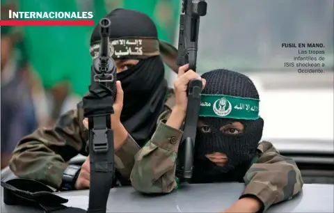  ??  ?? FUSIL EN MANO. Las tropas infantiles de ISIS shockean a Occidente.