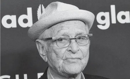  ?? JIM RUYMEN UPI ?? Norman Lear’s shows helped define prime time comedy in the 1970s, launched the careers of Rob Reiner and Valerie Bertinelli and made middle-aged superstars of Carroll O’Connor, Bea Arthur and Redd Foxx.