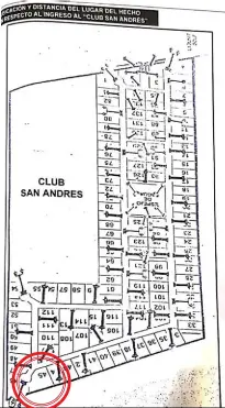  ??  ?? Los últimos días del Diez
Filmado por una vecina cuando pasaba por su domicilio. Caminaba con mucha dificultad. Fue la última imagen de Diego. Habitaba el lote 45 del Barrio San Andrés, en el partido de Tigre.