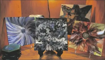  ?? PHOTO BY MARA KNAUB/YUMA SUN ?? KELLEY BURNES’ ABSTRACTAR­TE sells unique tile artwork made with resin.