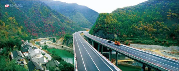  ??  ?? 2008: With the most- developed transporta­tion in Shaanxi Province, Shangluo leads the province in highway connectivi­ty.