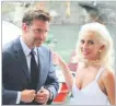  ??  ?? Párban
A film rendezője Bradley Cooper, illetve a főszereplő, Lady Gaga a bemutatón