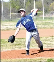  ?? Photo by Mike Eckels ?? Decatur pitcher Jay Porter, shown during the April 4 2A conference baseball game at Edmiston Park, toured this summer with the Midwest Nationals 17U Blue baseball team.