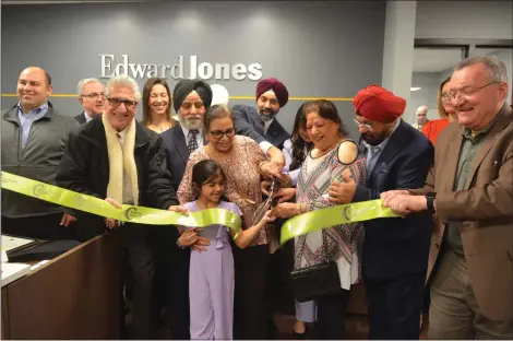  ?? LAUREN HALLIGAN - MEDIANEWS GROUP ?? Financial advisors Khooshbu and Preet Bassi, along with family members and other supporters, celebrate the opening of their new Edward Jones office in Clifton Park.