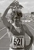  ?? FOTO: DPA ?? Marita Koch 1985 im Stadion im australisc­hen Canberra.