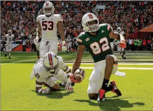  ?? MIKE EHRMANN / GETTY IMAGES ?? UM receiver Ahmmon Richards’ touchdown catch against Virginia last week was his first since Sept. 29. The Wellington High grad has been slowed by hamstring and ankle injuries.