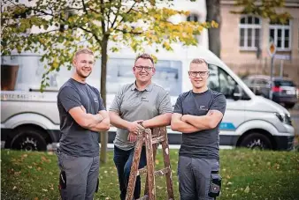  ?? Foto: privat ?? Der Leckwitzer Handwerksm­eister André Klotz und seine beiden Söhne Finn (l.) und Ole (r.). Der Vater hat die beiden zu seinen Geschäftsp­artnern gemacht.