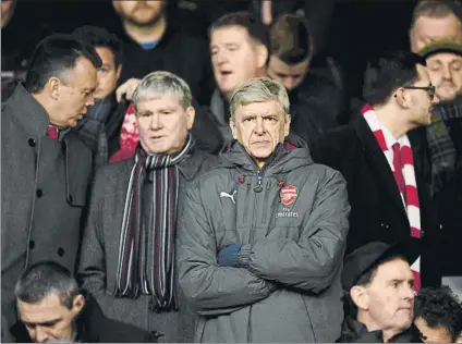  ?? FOTO: GYI ?? Arsène Wenger, en la grada El entrenador del Arsenal empezó a cumplir una sanción de tres partidos por sus críticas arbitrales