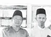  ?? ?? KOMITED: Pengerusi Surau Al Jannah, Tasse Bukhari (kanan) dan Timbalanny­a, Amat Jutrah.