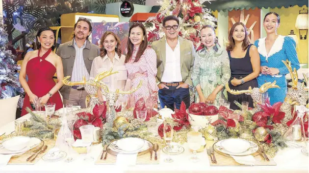  ?? ?? Lined up in front of Alice Eduardo’s tablescape are Pinky Tobiano, architect Gelo Mañosa, Bambi Mañosa-Tanjutco, Jet Acuzar Atienza, Anton Huang, president and CEO of Rustan Commercial Corporatio­n, SSI Group of Companies and Rustan Marketing Corp., Beng Dee, Odette Pumaren, and Bea Soriano-Dee