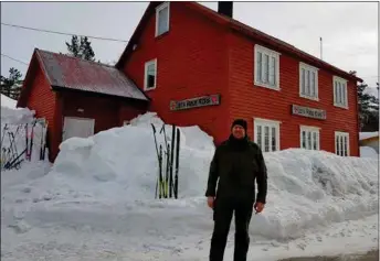  ??  ?? Leif Tore Hellang og Lista Røde Kors skal pusse opp huset på Knaben.