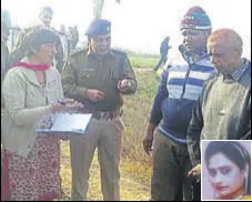  ?? MANOJ DHAKA/HT ?? A forensic team at the spot where body of Mamta Sharma (inset) was found at Kalanaur in Rohtak district on Thursday. Mamta was missing since January 14.