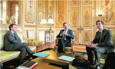  ?? EFE ?? El presidente francés, Emmanuel Macron, en un reunión en el Palacio del Elíseo con Pierre Person