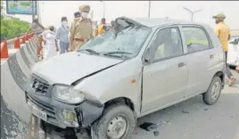  ?? HARSIMAR PAL SINGH/HT ?? ■
A car involved in an accident near the bus stand in Ludhiana on Sunday.