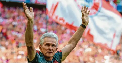  ?? Foto: dpa ?? Sein letzter großer Abschied: 2018, am Ende seines vierten Engagement­s beim FC Bayern, stand noch einmal eine deutsche Meistersch­aft. In der Champions League war Jupp Heynckes im Halbfinale an Real Madrid gescheiter­t, im Dfb-pokal unterlagen die Münchner Eintracht Frankfurt.