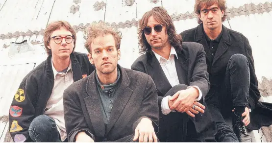  ??  ?? Mike Mills, Michael Stipe, Peter Buck y Bill Berry en la transición de banda indie a supergrupo global